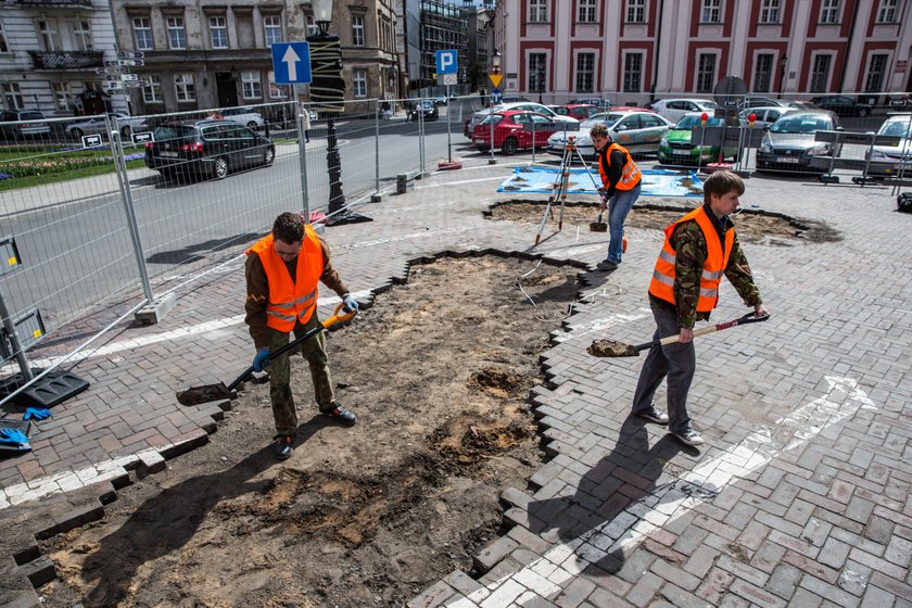 Trwają prace archeologiczne na placu Kolegiackim