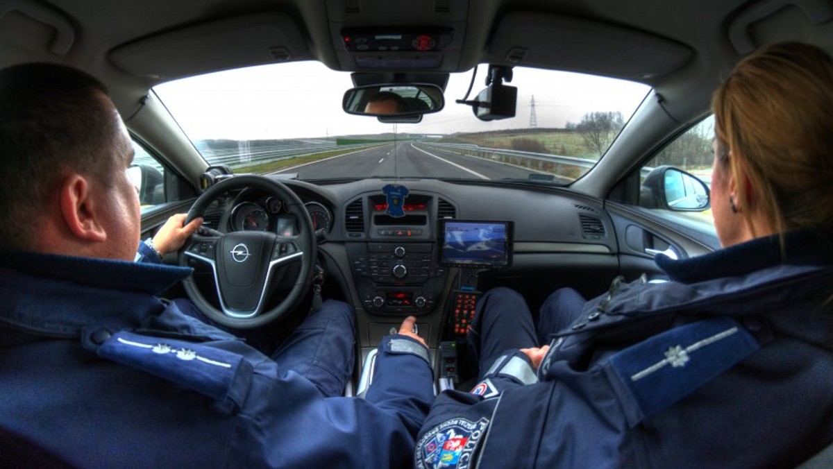 Cztery nowe radiowozy trafiły do rzeszowskich policjantów. Będą wykorzystywane do patrolowania ulic Rzeszowa. Łączny koszt zakupu samochodów to ponad 400 tys. zł. Auta kupione zostały m.in. dzięki dotacji z urzędu miasta wysokości ok. 200 tys. zł.