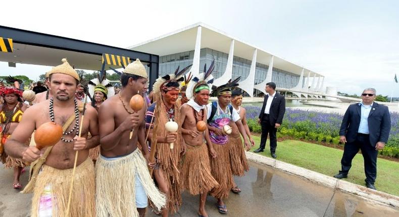 Indigenous people from various tribes occupy the outer galleries of the presidential palace of Planalto in Brasilia in protest against agribusinesses and industries that threaten their activities on November 22, 2016