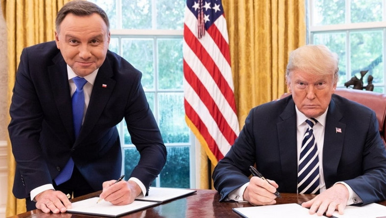 Andrzej Duda w wywiadzie dla "Sieci" o tym, dlaczego stał przy biurku w Gabinecie Owalnym Donalda Trumpa