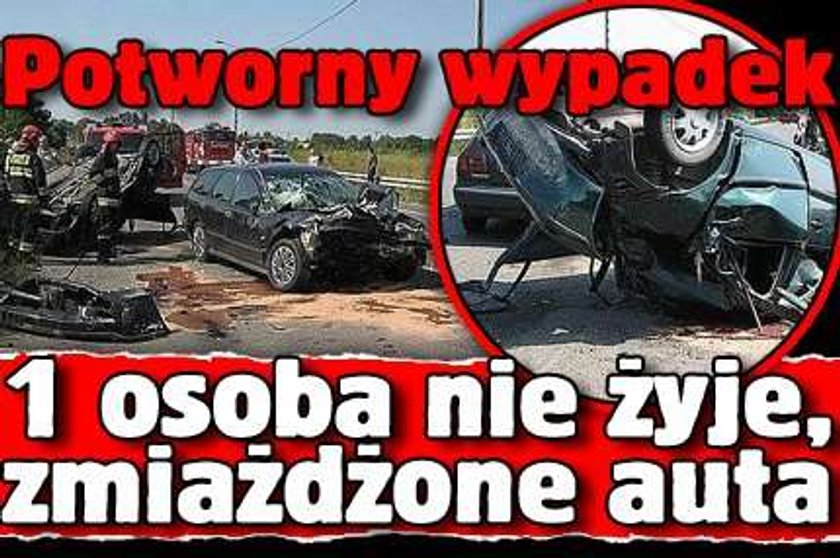 Potworny wypadek. 1 osoba nie żyje, zmiażdżone auta. FOTY