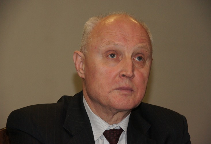 Z Emilem Wąsaczem mógł konkurować Wojciech Jasiński, minister w obydwu rządach PiS (za Kazimierza Marcinkiewicz i Jarosława Kaczyńskiego) - także próbowano go odwołać trzy razy.