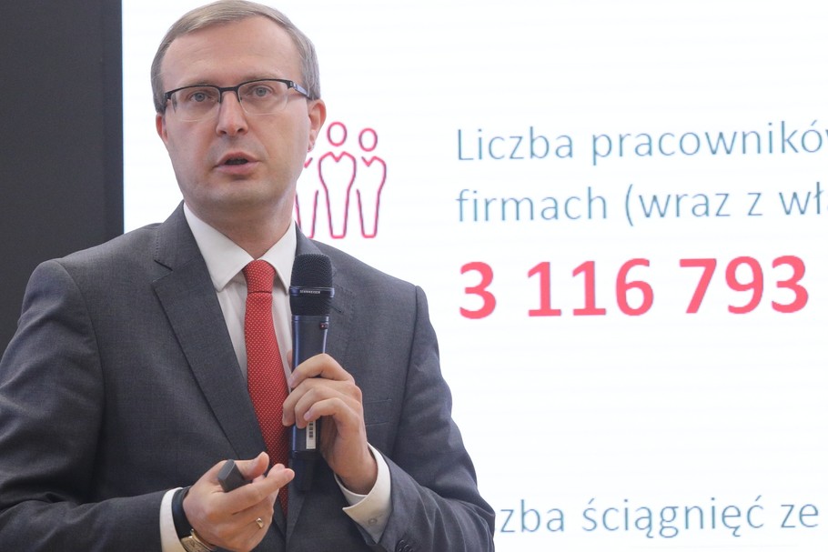 Paweł Borys: Mamy obecnie unikalną sytuację, że kwota depozytów przedsiębiorstw w bankach jest wyższa, niż kwota zaciągniętych kredytów. Posiadane przez nie bufory finansowe zapewnią im bezproblemowe działanie przez kolejne trzy miesiące