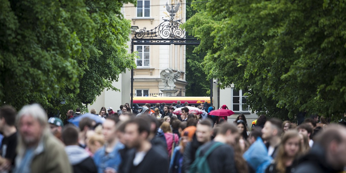 Dominacja milionerów po AGH nie będzie trwała wiecznie. W ostatnich latach na listy najbogatszych trafia coraz więcej osób, które ukończyły uczelnie w Warszawie i Wrocławiu - pisze "Gazeta Wyborcza"