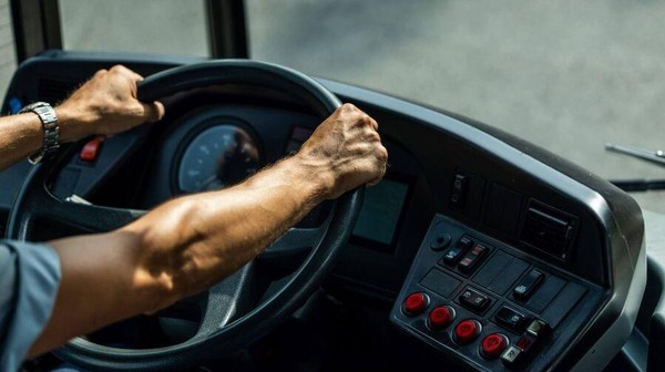 Autobusy linii 156 w Krakowie kursują w dni robocze w godzinach szczytu.