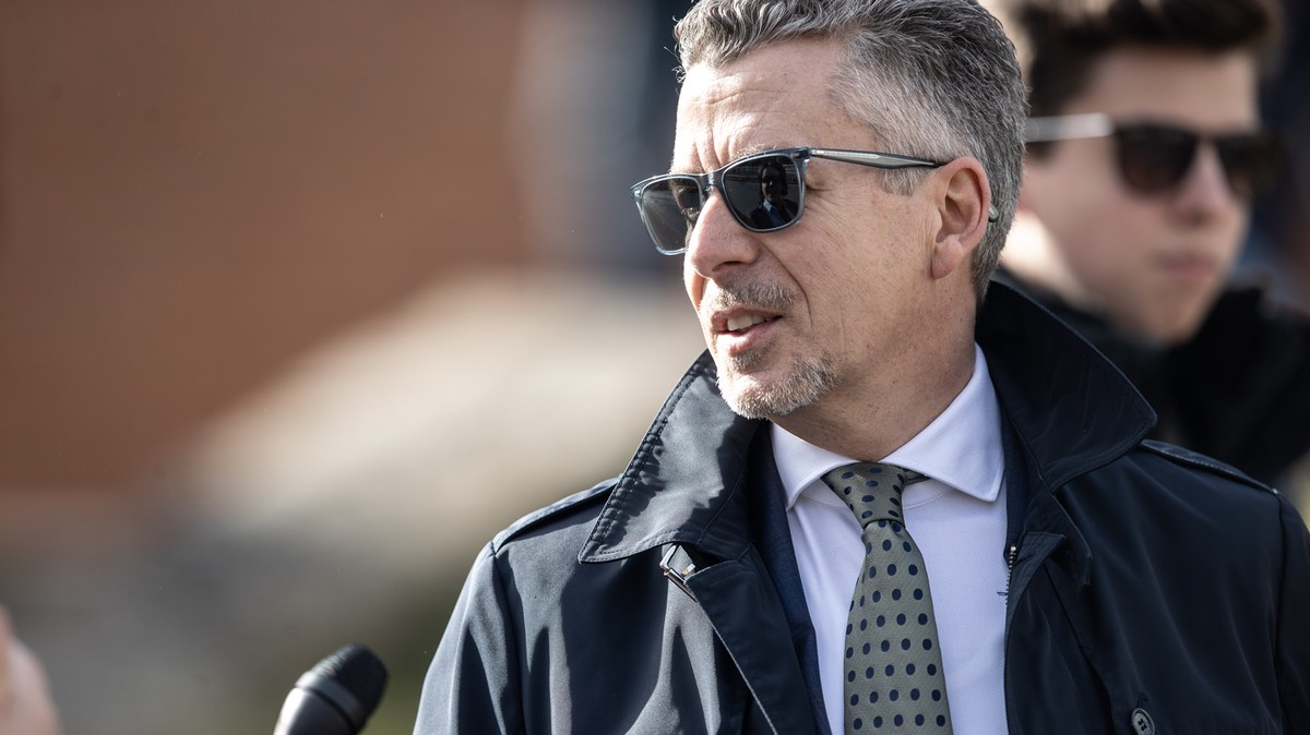 Botrány Hódmezővásárhelyen: Rákay Philip megválik a Navracsics Tibort nyíltan gyalázó laptól... a kollégái helyett is elnézést kért