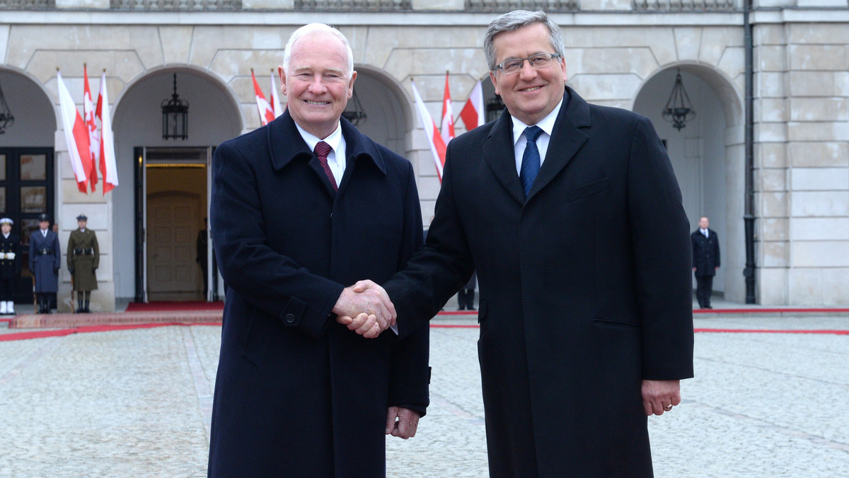 Dla wszystkich Kanadyjczyków akty przemocy w naszej stolicy były bardzo szokujące i zasmucające - powiedział dzisiaj podczas wizyty w Warszawie gubernator generalny Kanady David Johnston.