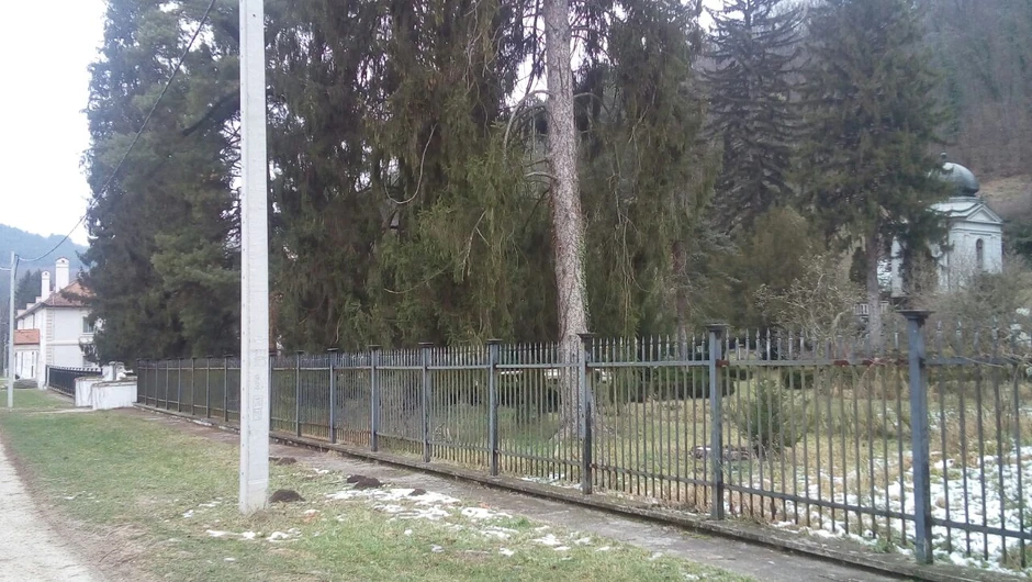 Telo devojke pronađeno kod manastira