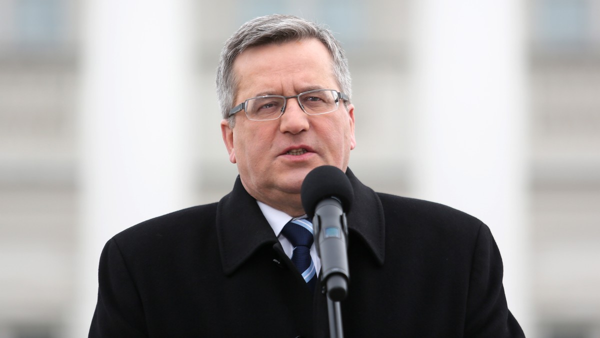 Prezydent Bronisław Komorowski ocenił podczas wizyty w Wilnie, że mniejszość polska odnajduje swoje miejsce na Litwie. Zdaniem prezydenta, relacje polsko-litewskie uda się wprowadzić w "nowe, dobre koleiny".