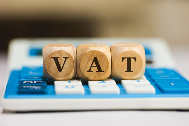 Czy można odliczyć VAT z faktury zakupu maszyny budowlanej sfinansowanej dotacją?