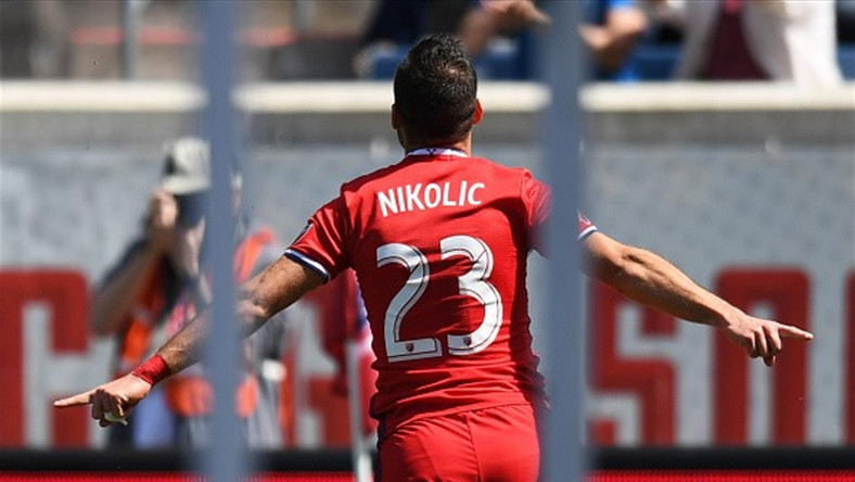 W czwartym meczu z rzędu trafił do siatki Nemanja Nikolić. W 18. kolejce MLS były napastnik Legii Warszawa strzelił dwa gole i zanotował asystę, a jego Chicago Fire pokonało Vancouver Whitecaps 4:0 (3:0) i awansowało na pierwsze miejsce w tabeli Konferencji Wschodniej.