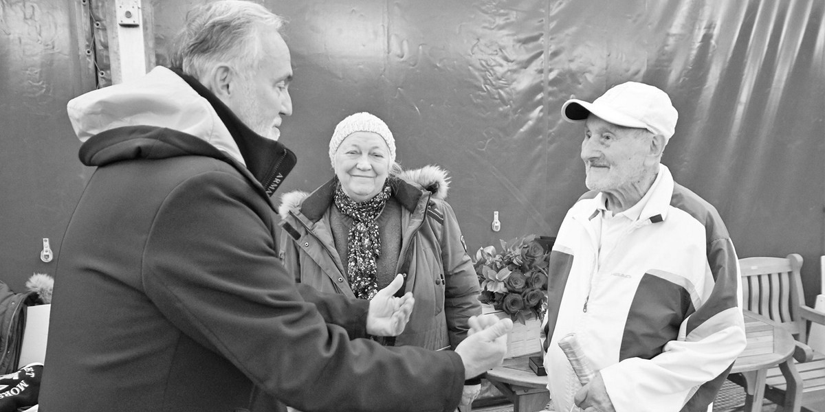 Tadeusz Krzyszkowski był najstarszym tenisistą w Polsce. Miał 100 lat. Setne urodziny świętował na korcie w Gdyni. 