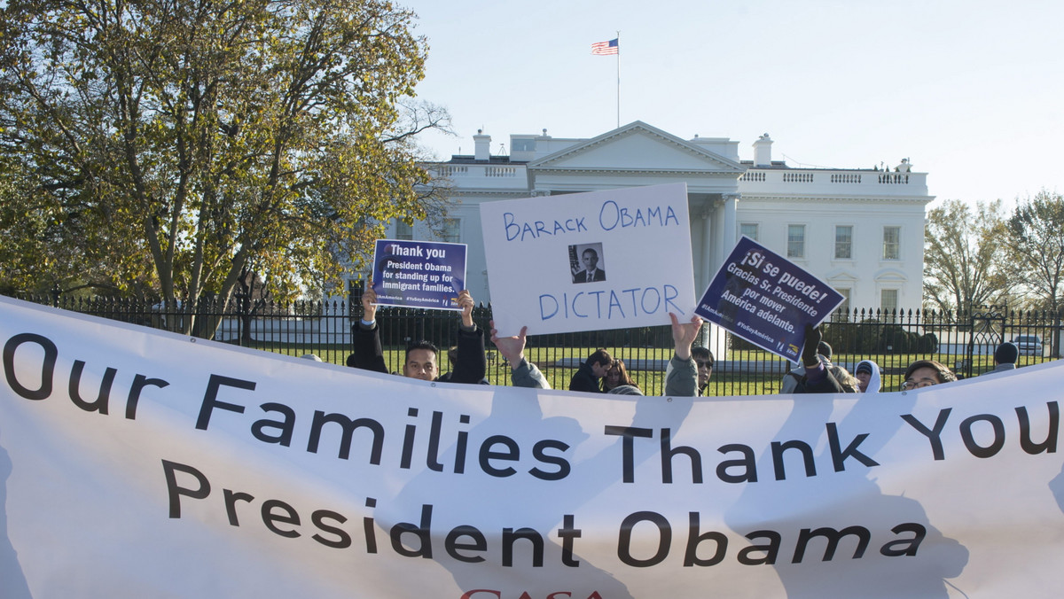 Prezydent Barack Obama podpisał dekret imigracyjny, w wyniku którego prawie 5 mln z ponad 11 mln nielegalnych imigrantów w USA otrzyma ochronę przed deportacją - poinformował w piątek Biały Dom.