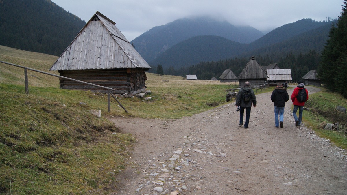 Tatrzańscy ratownicy apelują, by w góry wychodzić, jak najwcześniej. Popołudniami w Tatrach mogą pojawić się burze. Bez sprawdzenia prognozy pogody, lepiej nie przekraczać granicy Tatrzańskiego parku Narodowego.