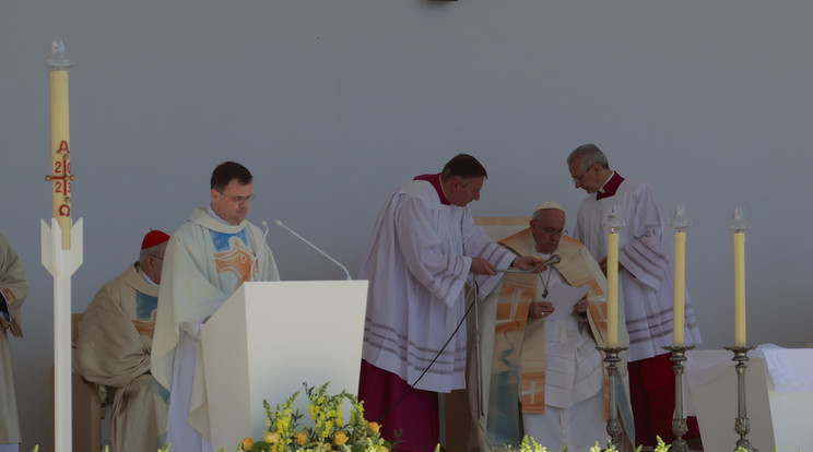 Ferenc pápa szentmisét celebrál a Kossuth téren / Fotó: Knap Zoltán