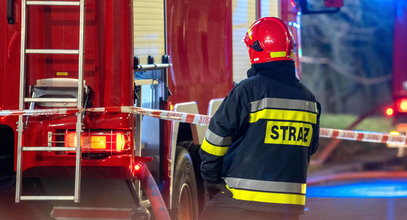 W kamienicy w Zduńskiej Woli wybuchł pożar. Troje dzieci trafiło do szpitala