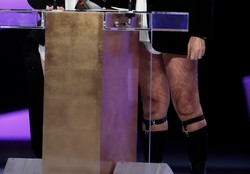 Jean Paul Gaultier (bez spodni) i gwiazdy światowego kina na 40. gali Cezarów [ZDJĘCIA]