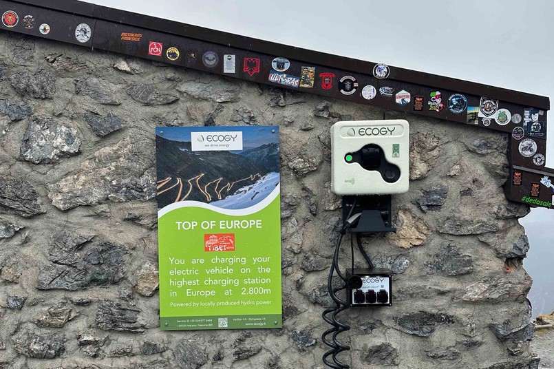 Samochodem elektrycznym w Alpach