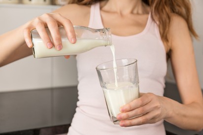 Ezt igya tehéntej helyett, ha csökkenteni szeretné a vérnyomását és a koleszterin szintjét