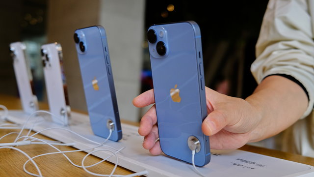 Bajban az Apple: 2 nap alatt 200 milliárd dollárt bukott az iPhone miatt