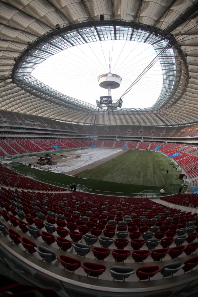 Układanie murawy na Stadionie Narodowym