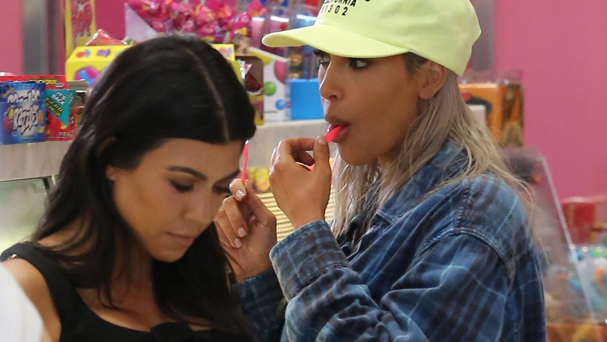 Kim i Kourtney Kardashian na lodach