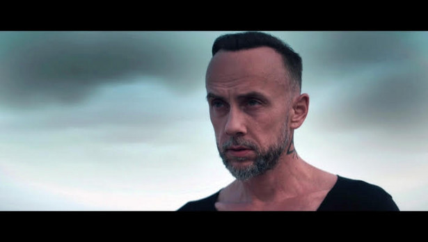 Nergal przed sądem w Gdańsku. Chodzi o słynną grafikę do trasy koncertowej "Rzeczpospolita Niewierna"