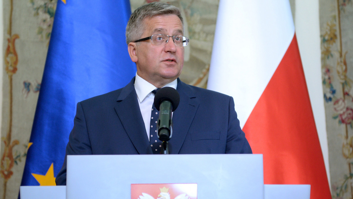 Prezydent Bronisław Komorowski podpisał nowelizację Kodeksu rodzinnego i opiekuńczego. Nowela przewiduje, że nie będzie trzeba ograniczać praw rodzicielskich jednemu z rodziców, jeśli po rozwodzie nie mogą się oni porozumieć ws. opieki nad dzieckiem.