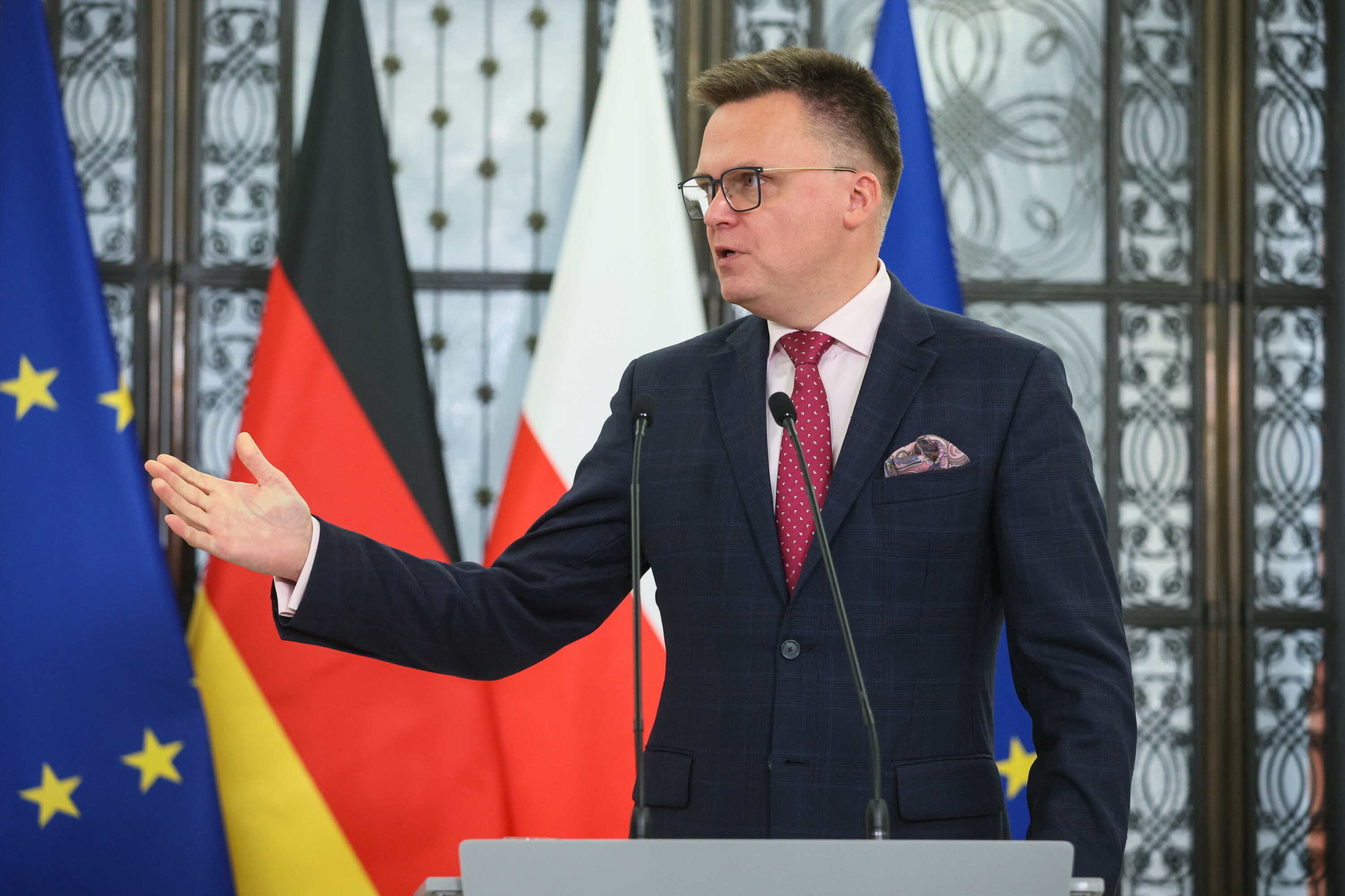 Hołownia proponuje fundusz obronny finansowany przez Niemcy