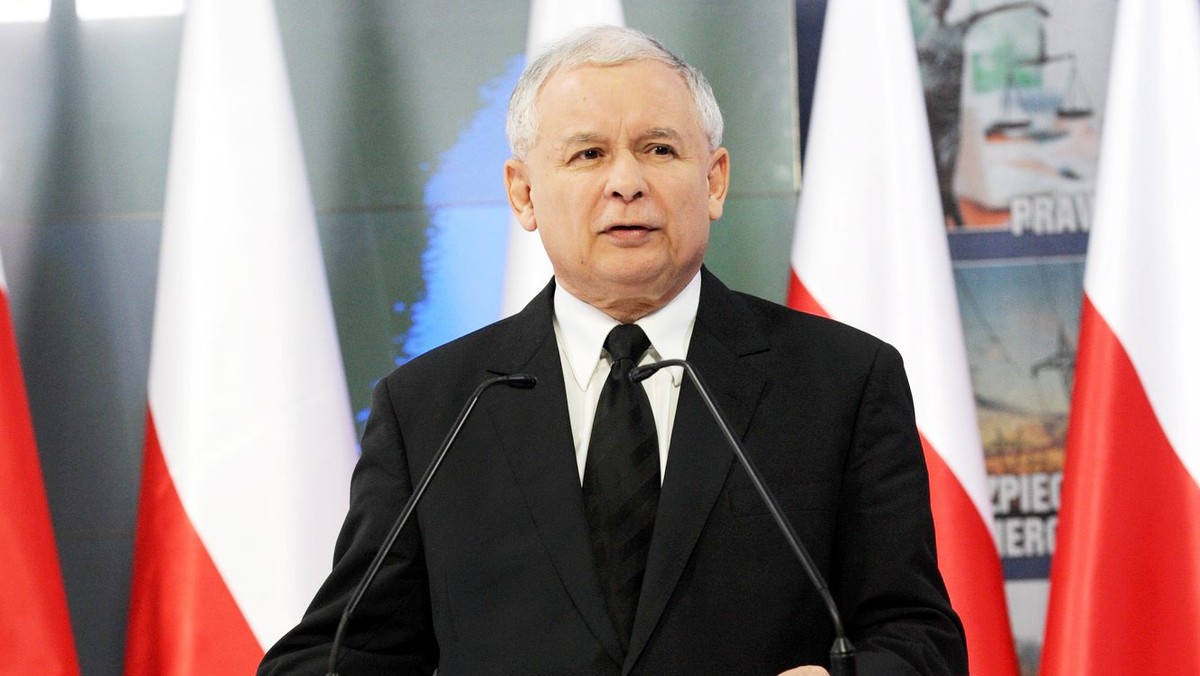 - Czuję, że Polska się budzi - mówił w podsumowującym kampanię przemówieniu Jarosław Kaczyński. - Polacy mają pełne prawo żyć, jak ludzie na zachodzie Europy - dodał podczas konwencji w Warszawie, przekonując, aby głos oddać na Prawo i Sprawiedliwość.