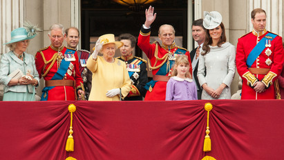 Celebbé válik az angol királyi család