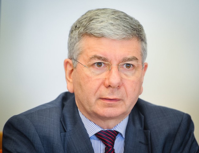 4. Maciej Bobrowicz - absolwent Wydziału Prawa i Administracji Uniwersytetu Adama Mickiewicza w Poznaniu. Radca prawny, mediator gospodarczy, mediator sądowy, dwukrotny Prezes Krajowej Rady Radców Prawnych. 
<br><br>
Przekonał rządzących do przeprowadzenia nowelizacji procedury karnej, w wyniku której do grona pełnomocników w sprawach karnych dołączą radcowie prawni.
<br><br>
<a title=