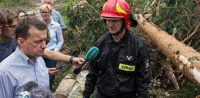 Błaszczak zaatakował po nawałnicy. Odpowiedź? Jest ostra!