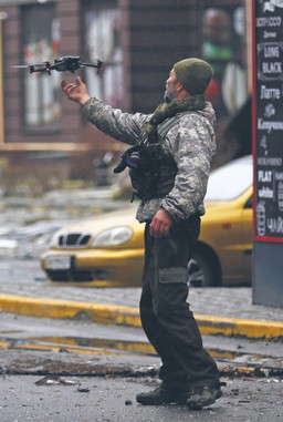 Pasjonaci dronów i informatyki przyczynili się do uratowania Kijowa