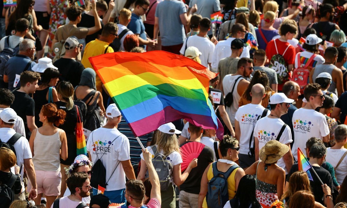 Kolejne ataki na osoby LGBT+ na Węgrzech. Orban chce zmian w konstytucji