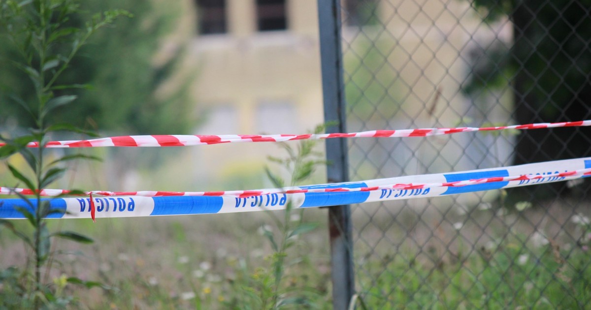 Z mieszkania w Kutnie dobiegał nieprzyjemny zapach. Znaleziono ciała dwóch osób