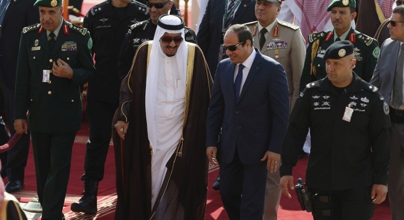 Saudi King Salman bin Abdulaziz (C-L) walks with Egypt's President Abdel Fattah al-Sisi during a welcoming ceremony upon al-Sisi's arrival to attend the Summit of South American-Arab Countries, in Riyadh November 10, 2015. 