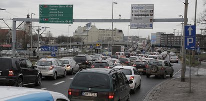 Korki zmalały, policja steruje ruchem