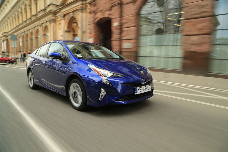 Toyota Prius Jak oszczędna jest naprawdę? (Test, Opinie