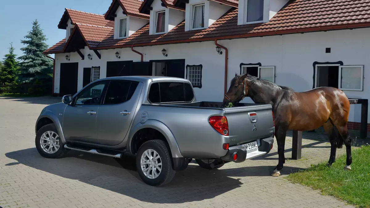 Mitsubishi L200-1