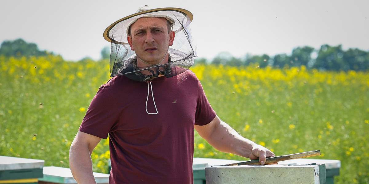 Arkadiusz Freus (33l.) zajmuje się pszczelarstwem od 2010 roku. Pasiekę odziedziczył po ojcu. 