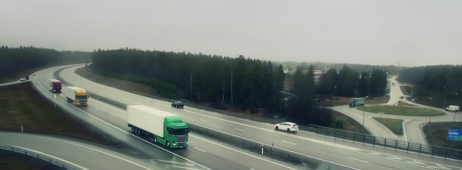 Konwój autonomicznych ciężarówek - platooning