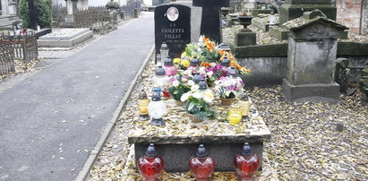 Tak wygląda grób Violetty Villas. To niecodzienny widok przed dniem Wszystkich Świętych