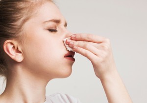 Iznenadni izlivi krvi iz nosa mogu biti alarmantni, ali u većini slučajeva nisu razlog za brigu