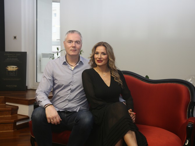 Jelena i Dejan Tomašević u svom domu u Beogradu