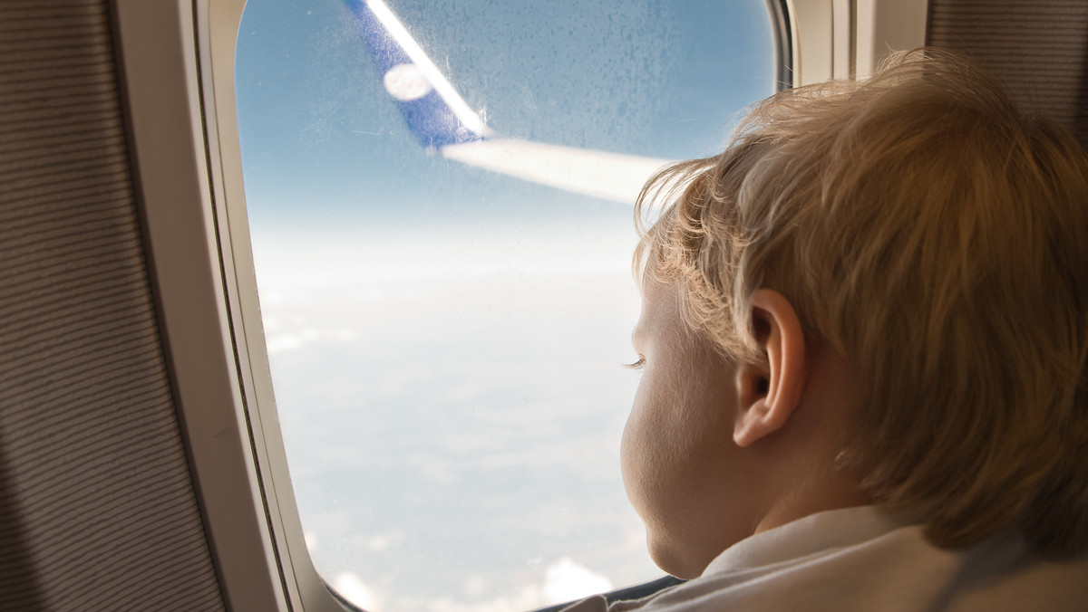 Pomysł "stref bez dzieci" w samolotach od kilku lat budzi sporo kontrowersji. Do tej pory żaden z europejskich przewoźników nie zdecydował się na podobne rozwiązanie, choć chętnie testują je azjatyckie linie lotnicze. Czy już wkrótce czeka nas rewolucja na naszym rynku?