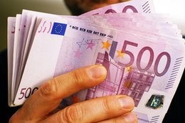 Polska waluta w tarapatach. Euro wciąż drożeje. Kurs w złotych coraz bliżej rekordu wszechczasów