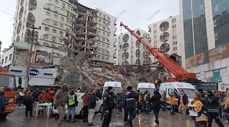 A Törökország és Szíria határvidékén történt erős földrengés miatt Olaszország katasztrófavédelmi szervezete hétfőn reggel esetleges szökőár veszélyére figyelmeztette a lakosságot / Fotó: Northfoto