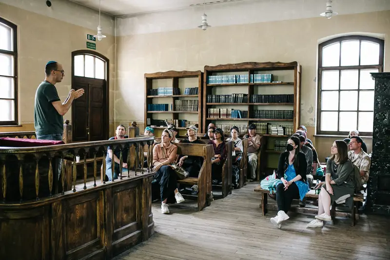 Grupa studentów i studentek żydowskiej uczelni Yeshiva University w Nowym Jorku. Fot. Mychajło Kapustian