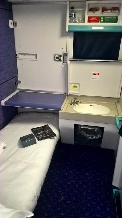 Przedział sypialny w nocnym pociągu Caledonian Sleeper z Londynu do Glasgow